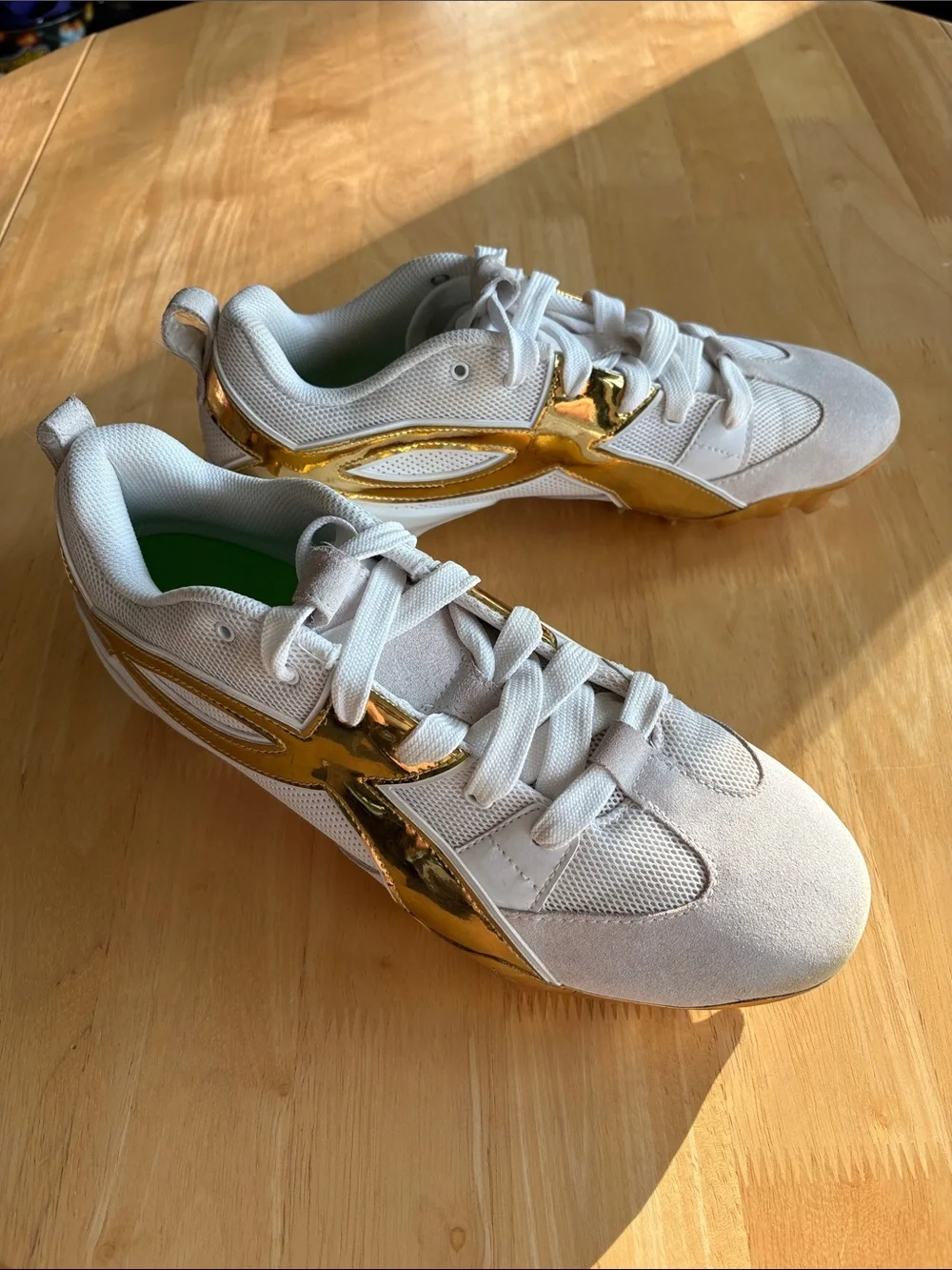 🏈 UA Spotlight HOVR Icon Low Football Cleats. Gold and White. Size 11. EUC